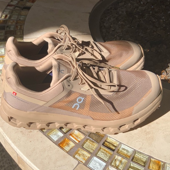 On RUNNING CLOUDVISTA - Picture 2 of 5